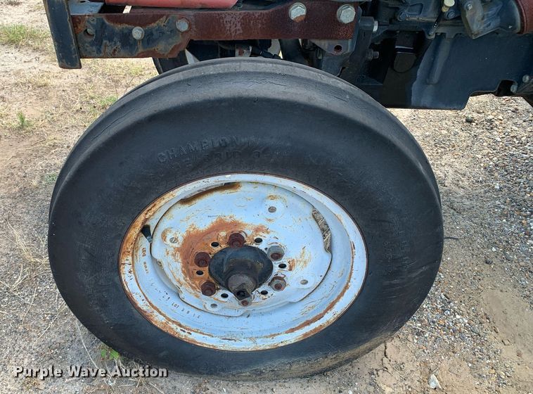 image for item LH9727 2002 Massey Ferguson 451  tractor