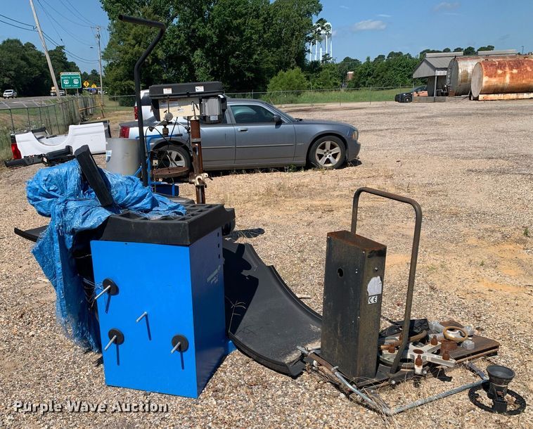 image for item LH9730 Hofmann EEWB710B  tire balancer