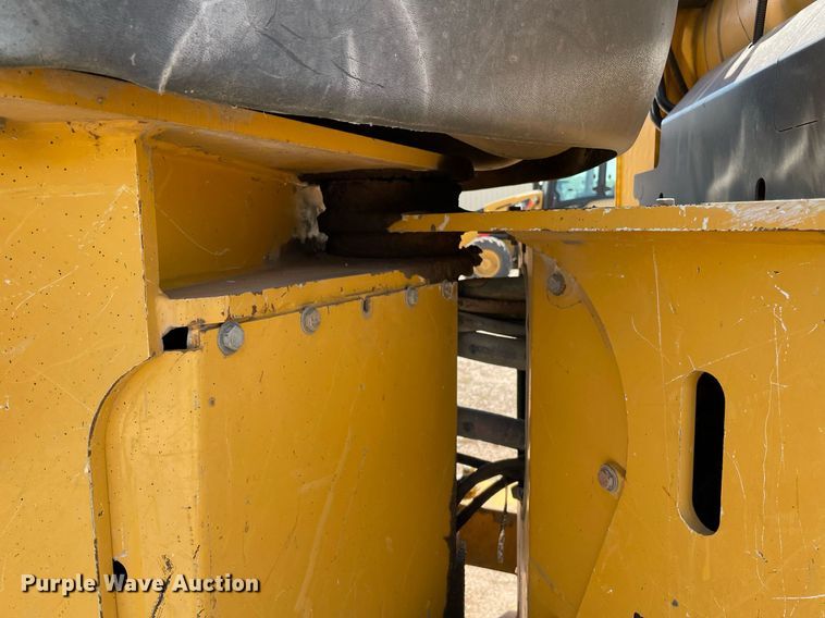 image for item LS9320 2013 John Deere 624K  wheel loader