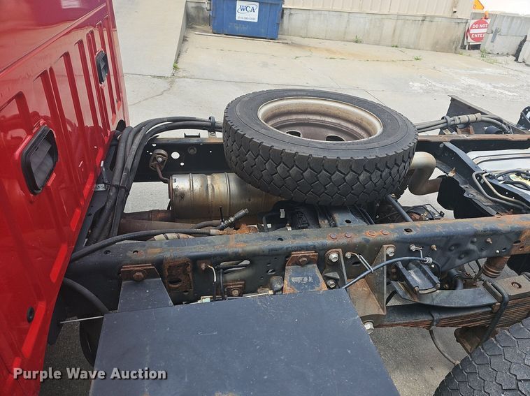 image for item LW9646 2015 Ford F550 Super Duty  truck cab and chassis