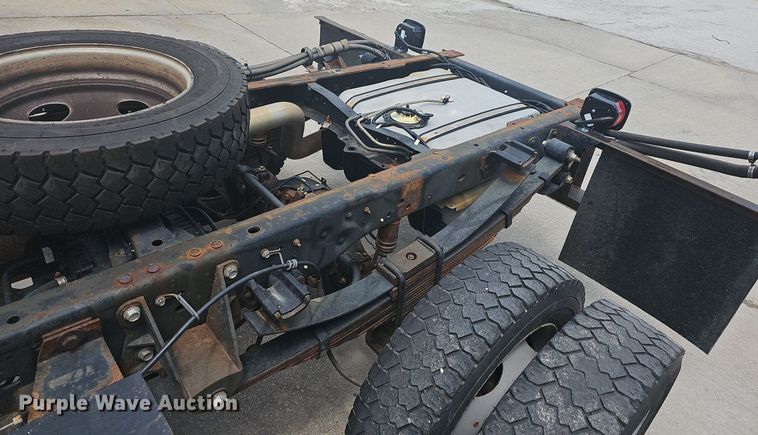 image for item LW9646 2015 Ford F550 Super Duty  truck cab and chassis