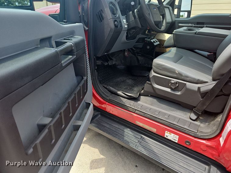 image for item LW9646 2015 Ford F550 Super Duty  truck cab and chassis