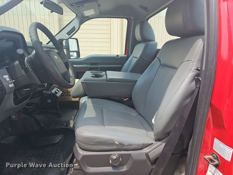 image for item LW9646 2015 Ford F550 Super Duty  truck cab and chassis