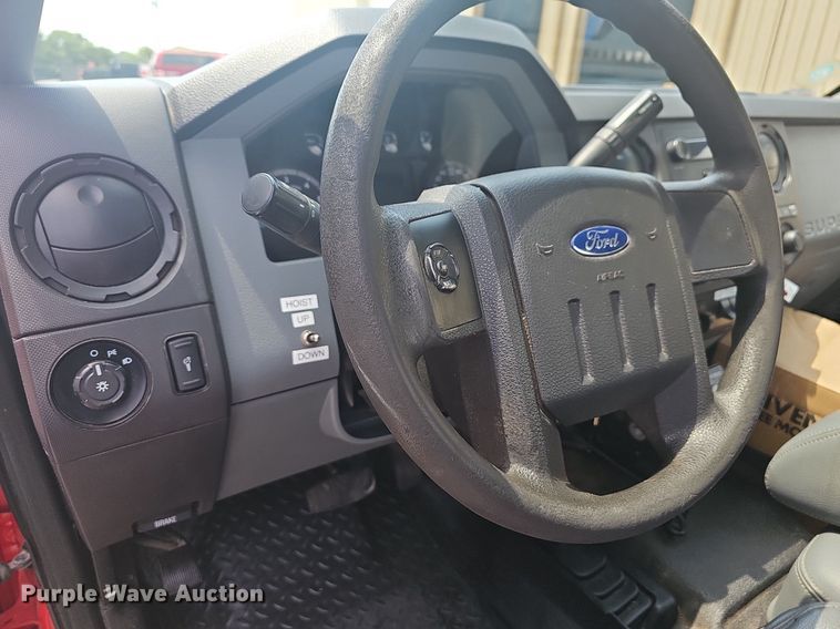 image for item LW9646 2015 Ford F550 Super Duty  truck cab and chassis