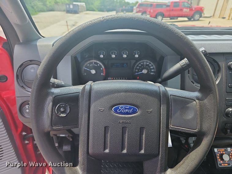 image for item LW9646 2015 Ford F550 Super Duty  truck cab and chassis