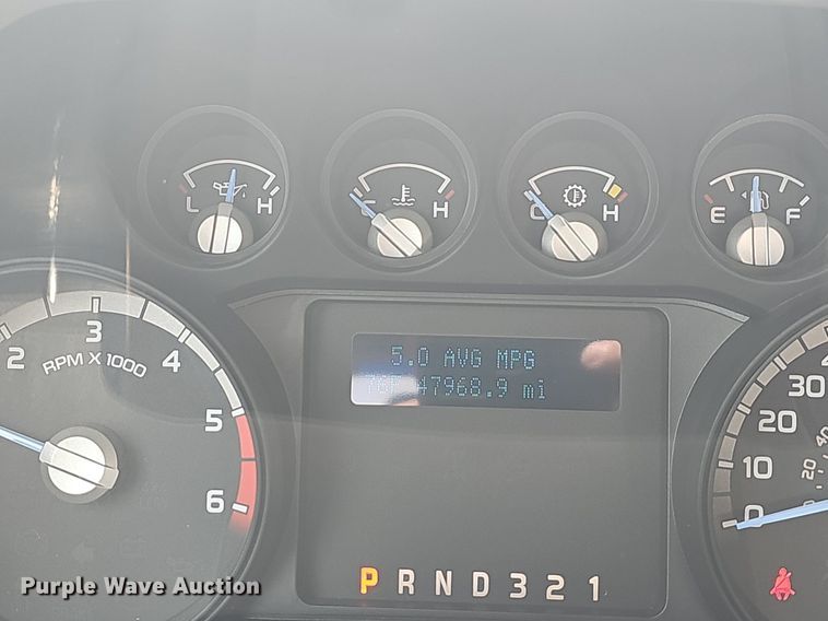 image for item LW9646 2015 Ford F550 Super Duty  truck cab and chassis