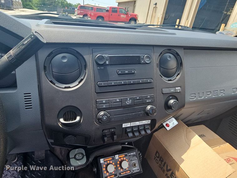 image for item LW9646 2015 Ford F550 Super Duty  truck cab and chassis