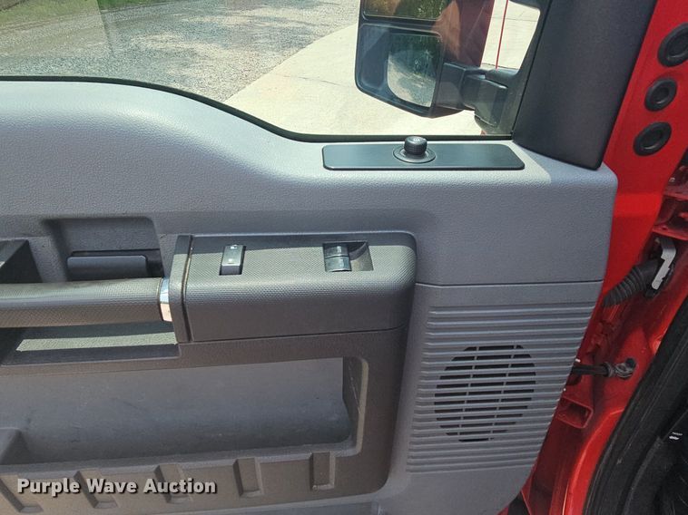 image for item LW9646 2015 Ford F550 Super Duty  truck cab and chassis