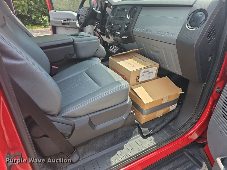 image for item LW9646 2015 Ford F550 Super Duty  truck cab and chassis