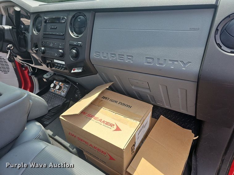 image for item LW9646 2015 Ford F550 Super Duty  truck cab and chassis