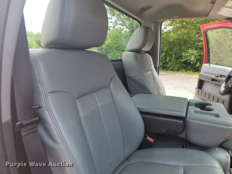 image for item LW9646 2015 Ford F550 Super Duty  truck cab and chassis