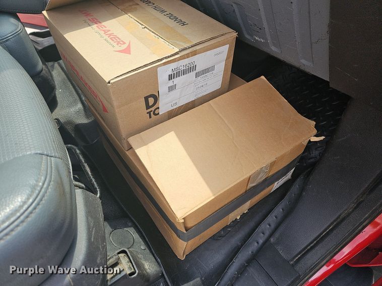 image for item LW9646 2015 Ford F550 Super Duty  truck cab and chassis