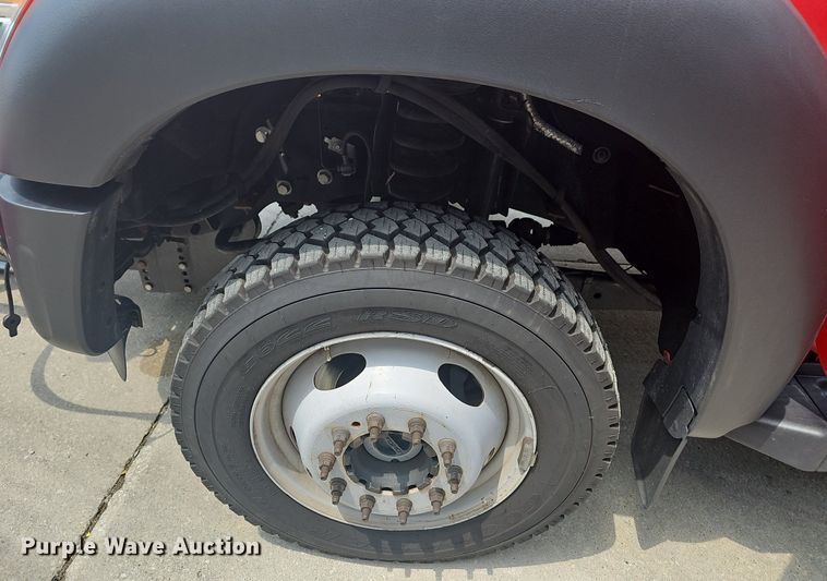 image for item LW9646 2015 Ford F550 Super Duty  truck cab and chassis