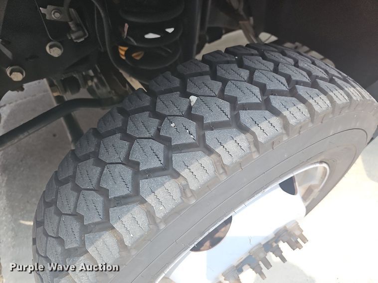 image for item LW9646 2015 Ford F550 Super Duty  truck cab and chassis