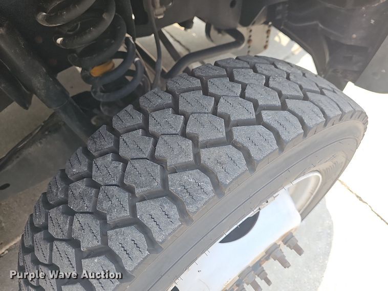 image for item LW9646 2015 Ford F550 Super Duty  truck cab and chassis