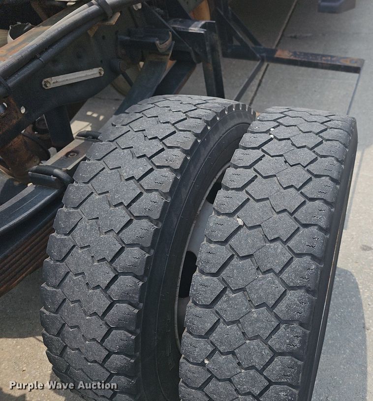 image for item LW9646 2015 Ford F550 Super Duty  truck cab and chassis