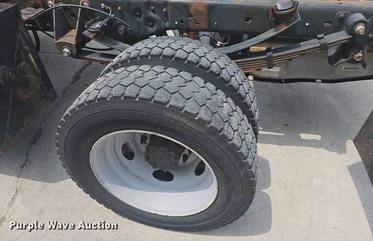 image for item LW9646 2015 Ford F550 Super Duty  truck cab and chassis