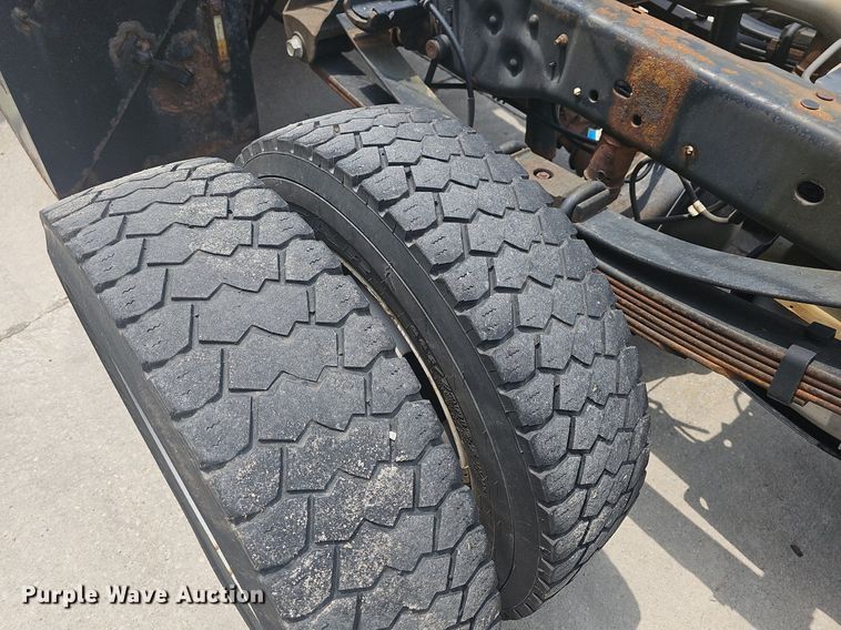 image for item LW9646 2015 Ford F550 Super Duty  truck cab and chassis