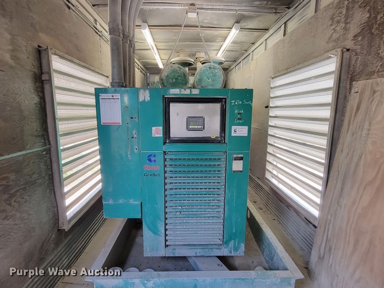 image for item MB9669 Onan 900DFJC  generator with 1978 Fruehauf dry van trailer