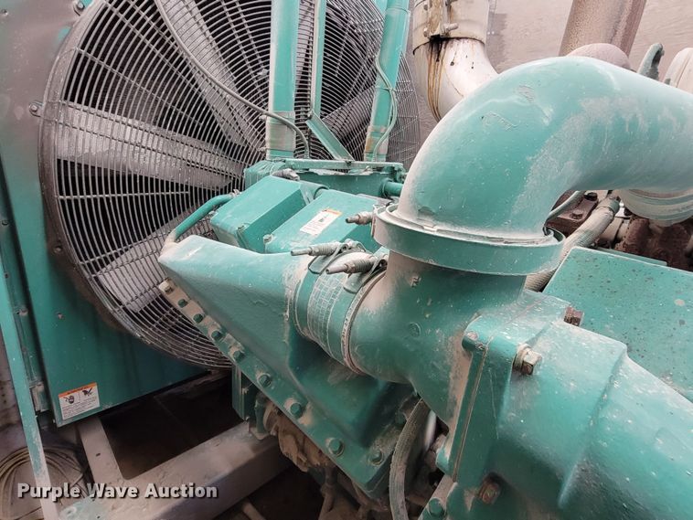 image for item MB9669 Onan 900DFJC  generator with 1978 Fruehauf dry van trailer