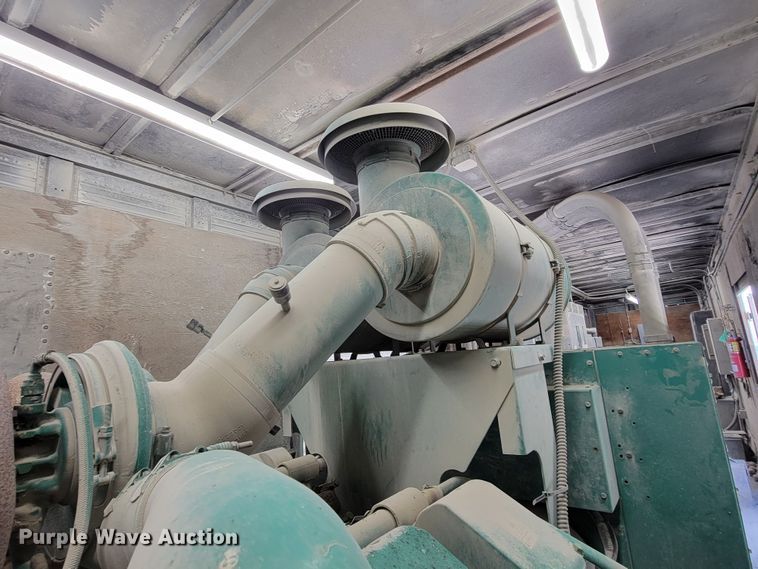 image for item MB9669 Onan 900DFJC  generator with 1978 Fruehauf dry van trailer