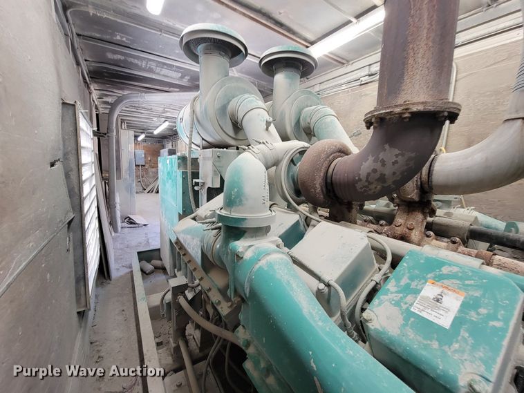 image for item MB9669 Onan 900DFJC  generator with 1978 Fruehauf dry van trailer