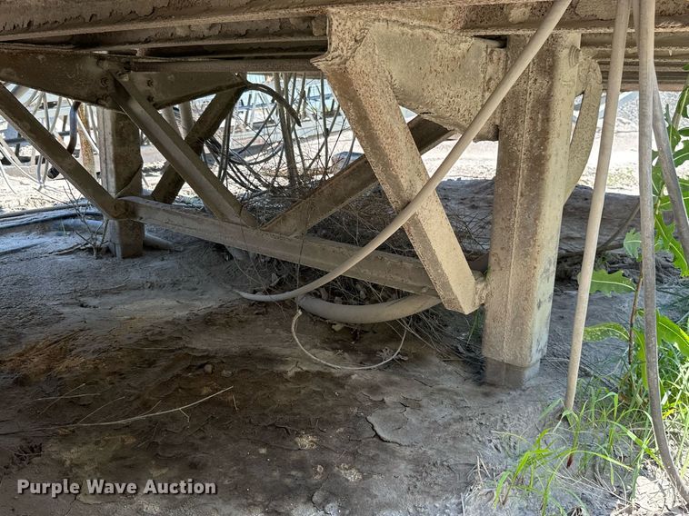 image for item MB9669 Onan 900DFJC  generator with 1978 Fruehauf dry van trailer