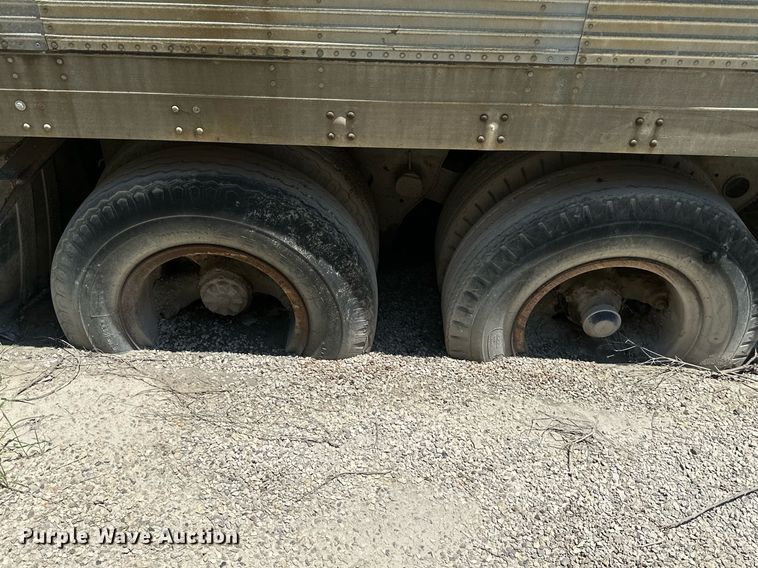 image for item MB9669 Onan 900DFJC  generator with 1978 Fruehauf dry van trailer