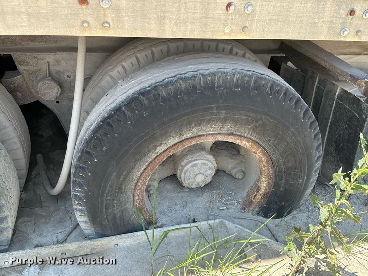 image for item MB9669 Onan 900DFJC  generator with 1978 Fruehauf dry van trailer