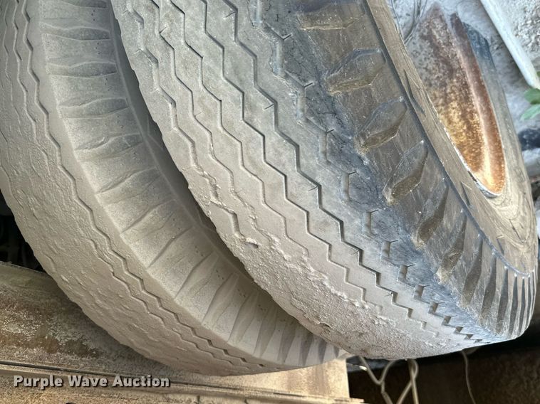 image for item MB9669 Onan 900DFJC  generator with 1978 Fruehauf dry van trailer