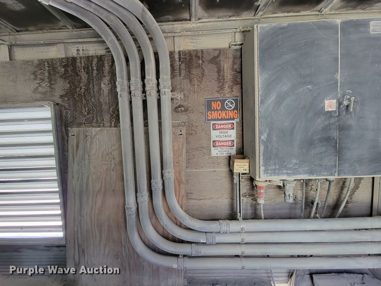 image for item MB9669 Onan 900DFJC  generator with 1978 Fruehauf dry van trailer