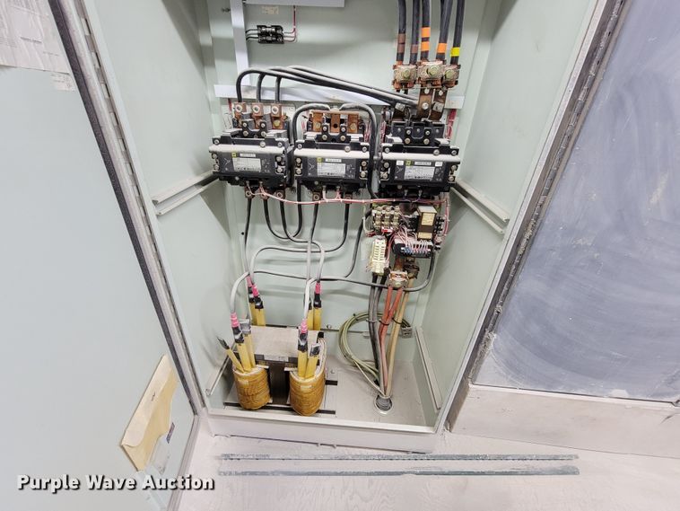 image for item MB9669 Onan 900DFJC  generator with 1978 Fruehauf dry van trailer