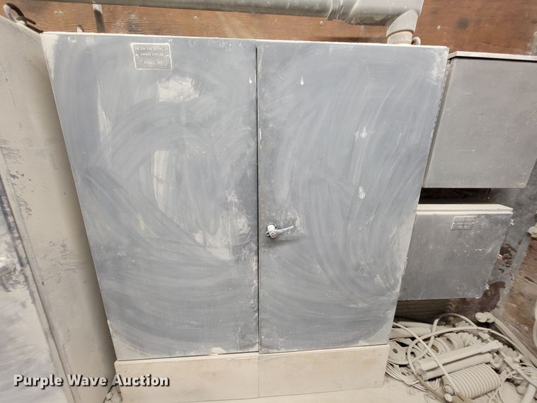 image for item MB9669 Onan 900DFJC  generator with 1978 Fruehauf dry van trailer