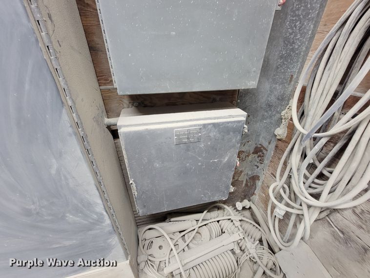 image for item MB9669 Onan 900DFJC  generator with 1978 Fruehauf dry van trailer