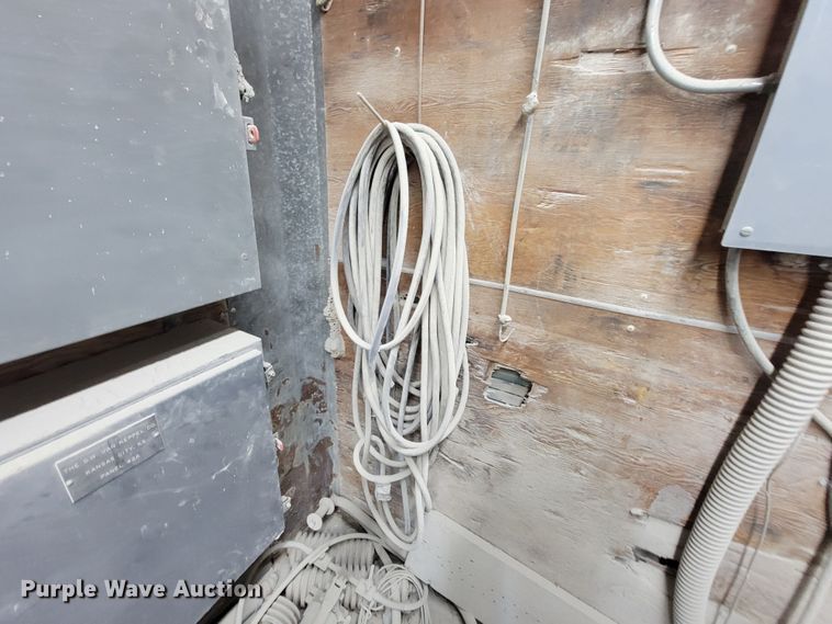 image for item MB9669 Onan 900DFJC  generator with 1978 Fruehauf dry van trailer