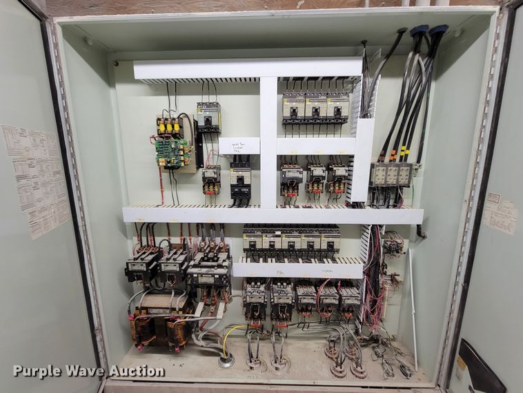 image for item MB9669 Onan 900DFJC  generator with 1978 Fruehauf dry van trailer