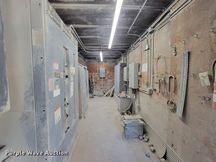 image for item MB9669 Onan 900DFJC  generator with 1978 Fruehauf dry van trailer