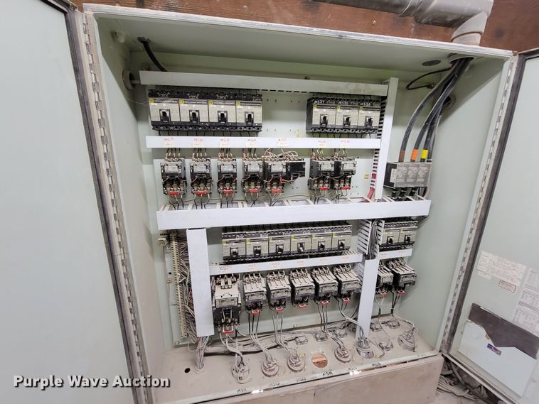 image for item MB9669 Onan 900DFJC  generator with 1978 Fruehauf dry van trailer