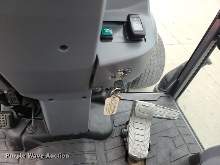 image for item MG9534 Kubota L6060  MFWD tractor