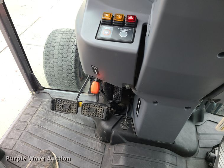 image for item MG9534 Kubota L6060  MFWD tractor