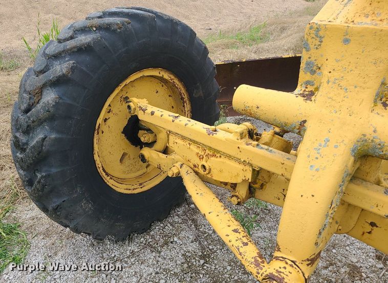 image for item MG9535 Caterpillar 112  rigid frame motor grader