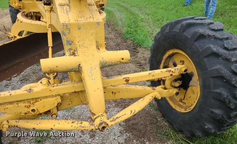 image for item MG9535 Caterpillar 112  rigid frame motor grader