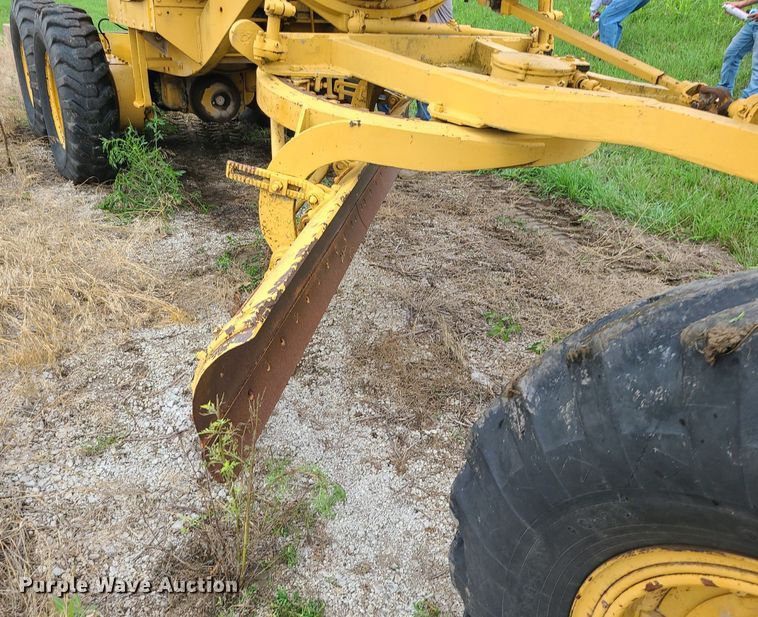image for item MG9535 Caterpillar 112  rigid frame motor grader