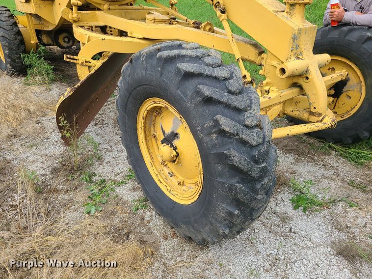 image for item MG9535 Caterpillar 112  rigid frame motor grader