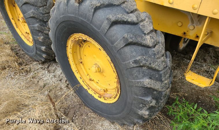 image for item MG9535 Caterpillar 112  rigid frame motor grader