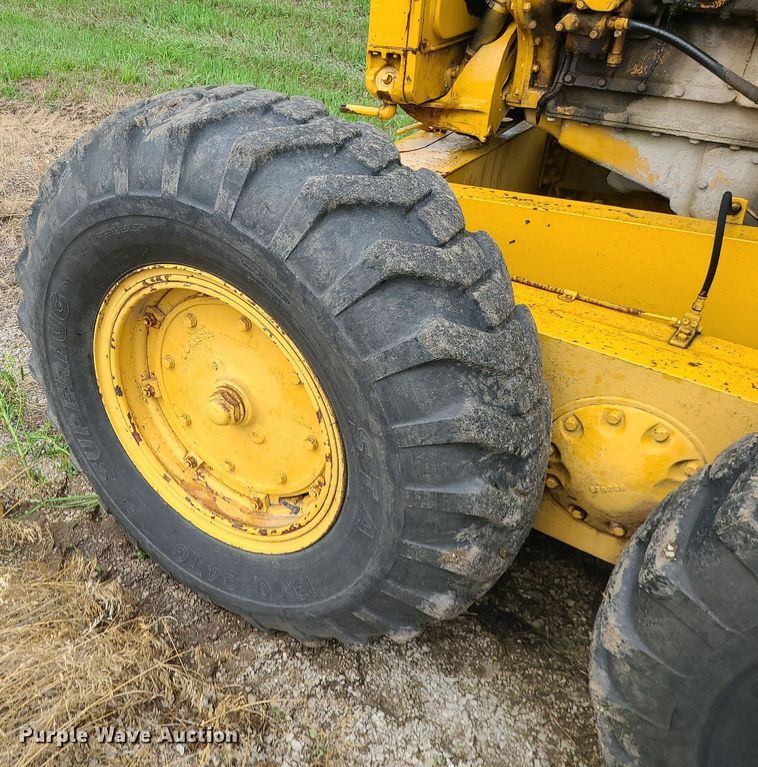 image for item MG9535 Caterpillar 112  rigid frame motor grader