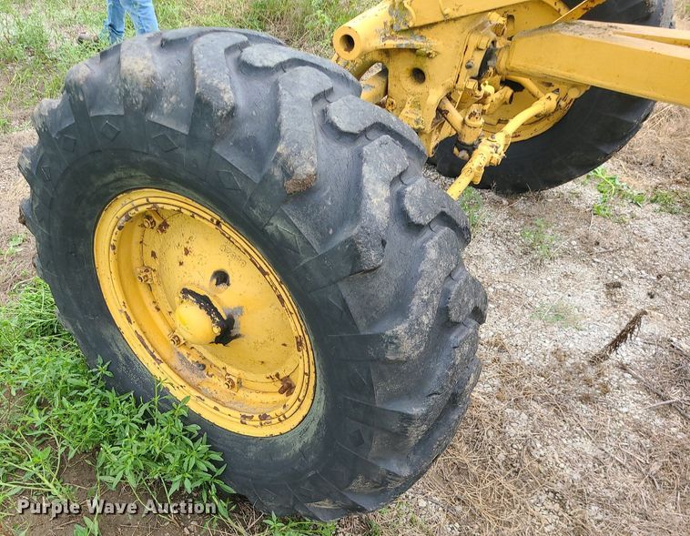 image for item MG9535 Caterpillar 112  rigid frame motor grader