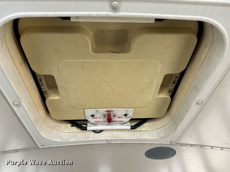 image for item NE9052 1998 Blue Bird  school bus