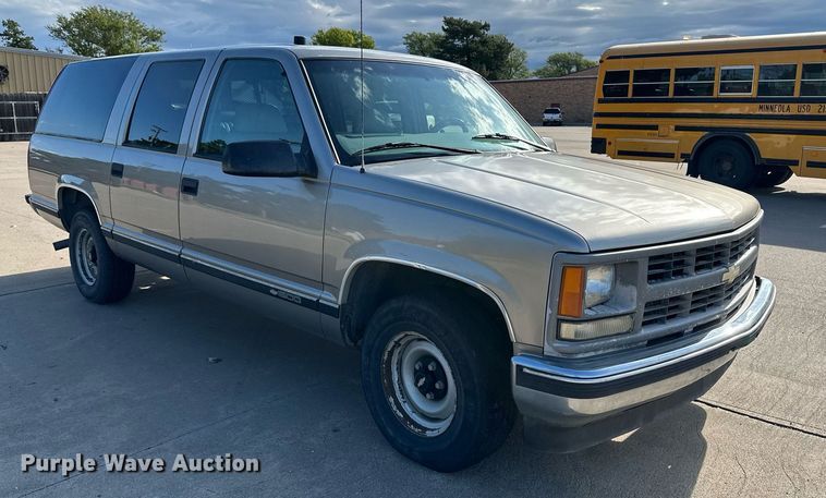 image for item NE9053 1999 Chevrolet Suburban  SUV
