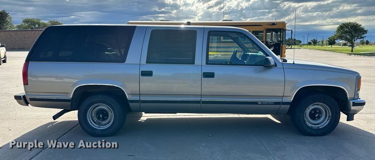 image for item NE9053 1999 Chevrolet Suburban  SUV